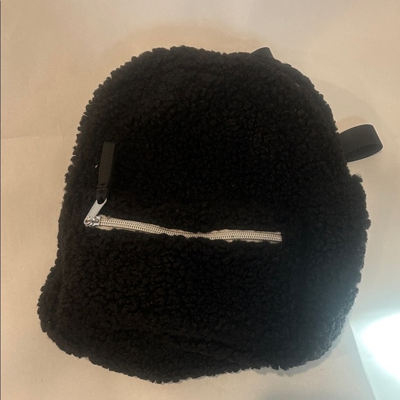 Art Class Faux Fur Sherpa Black Fuzzy Backpack Silver Front Zipper nwot - Picture 2 of 6